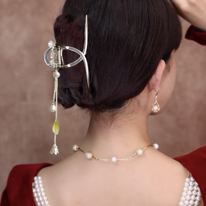 Épingle à cheveux à pompon en forme de papillon et de campanule 